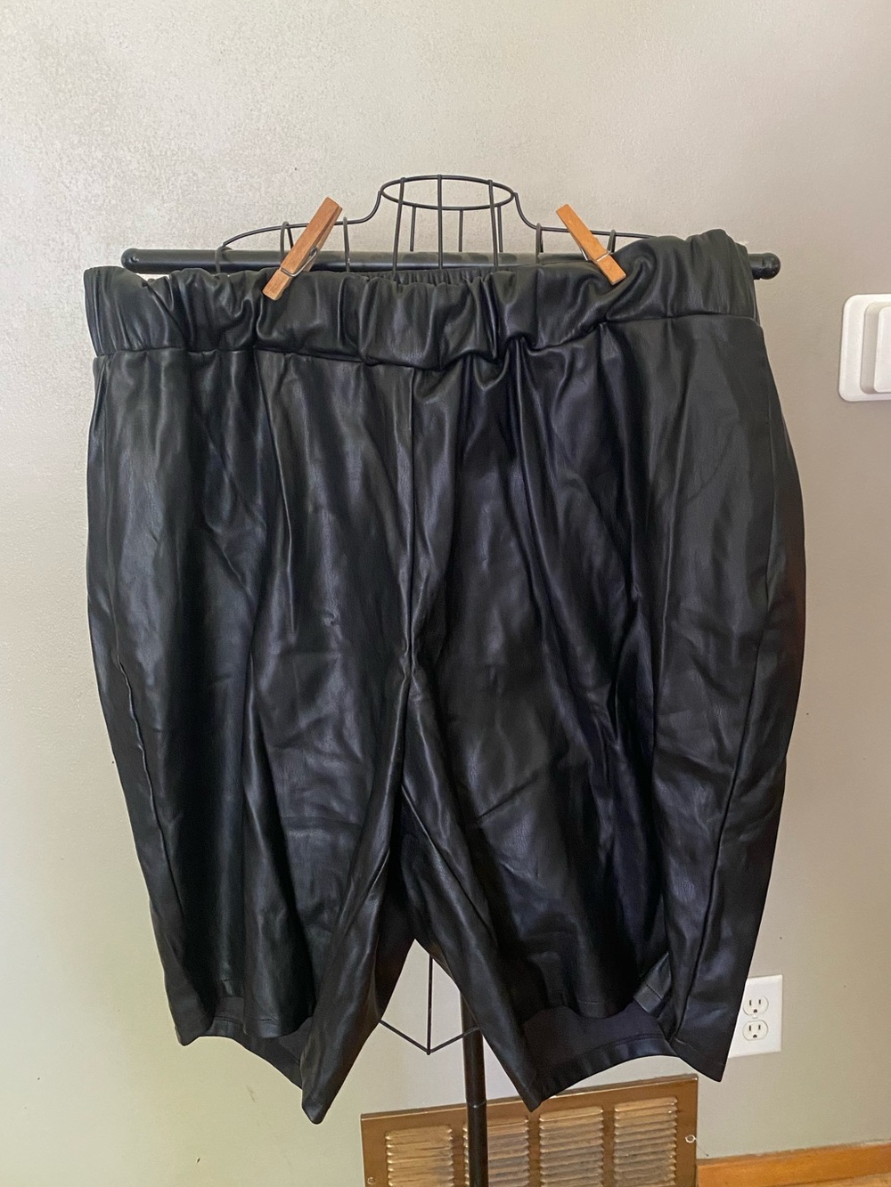 A Beautiful Soul / Arula faux leather shorts